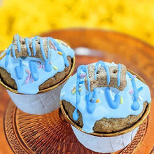 Load image into Gallery viewer, Cupcakes with Hard frosting 2 pack