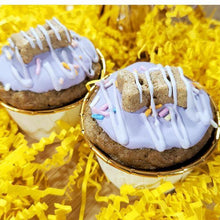 Load image into Gallery viewer, Cupcakes with Hard frosting 2 pack
